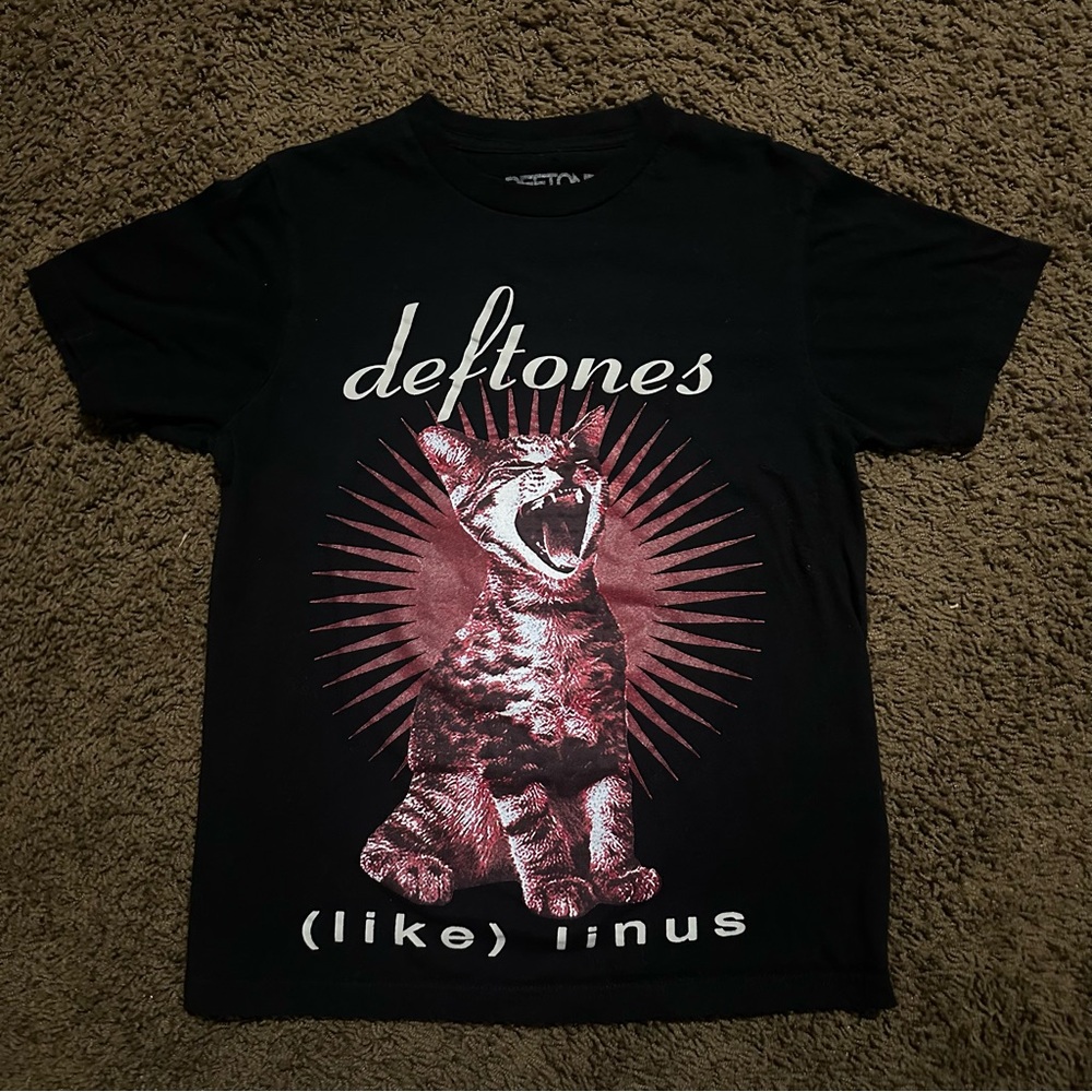 Red and Black Deftones Cat Short Sleeve Tee with Bold Graphic Design